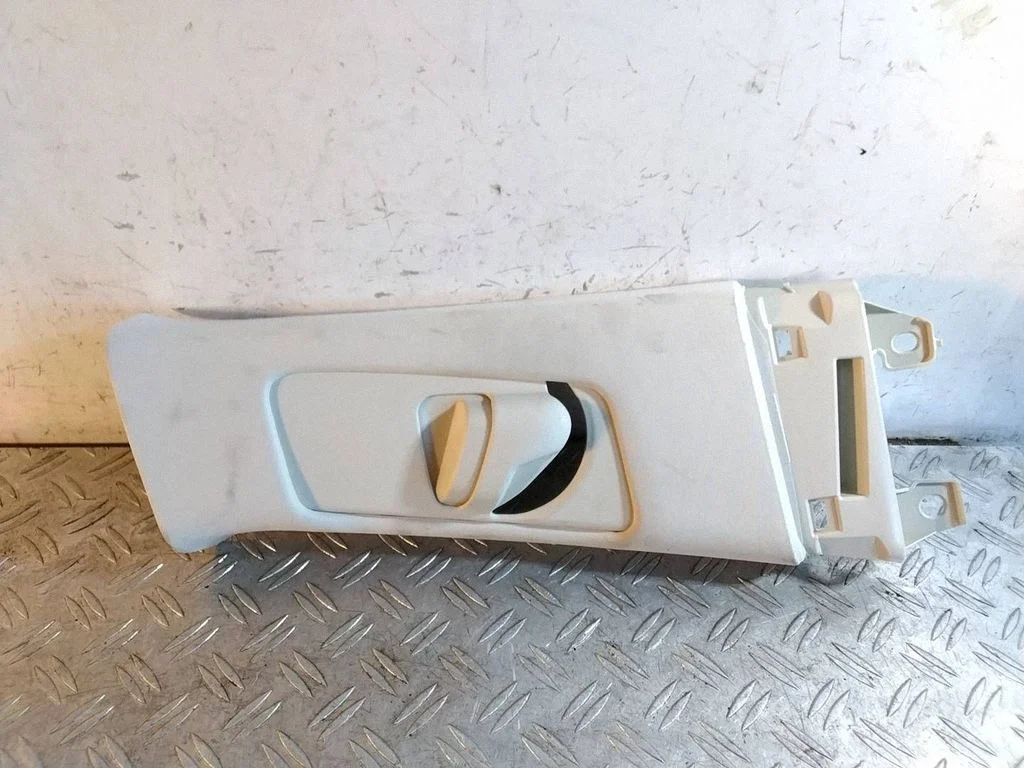 (B) pillar trim (top) 6241078010