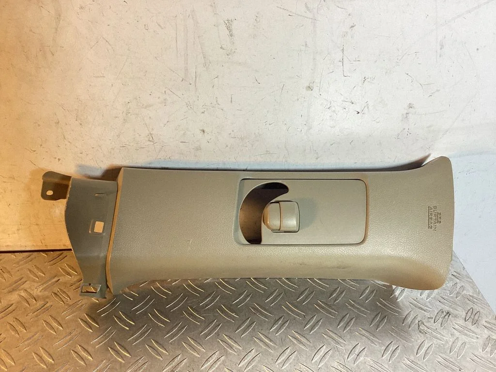 (B) piilari kate (ülemine) – Toyota Land Cruiser (J200) (2008-)