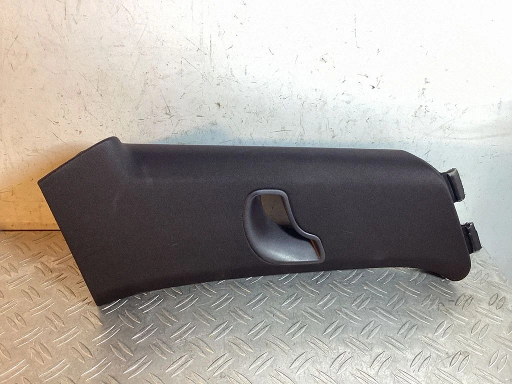 (B) pillar trim (top) – Porsche Cayenne (92A) (2010-2017)