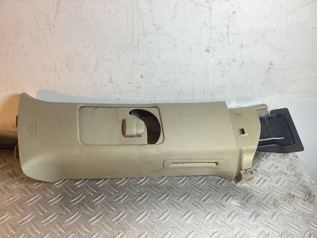 (B) pillar trim (top) 6263960110