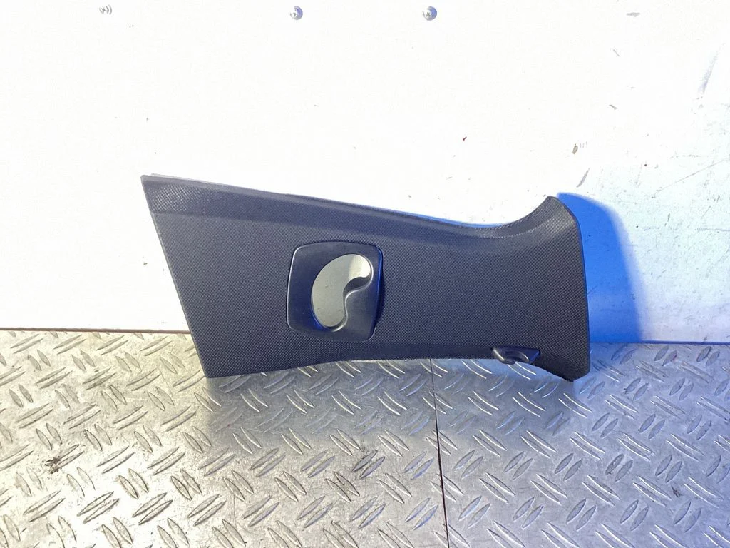 (B) pillar trim (top) 9116350
