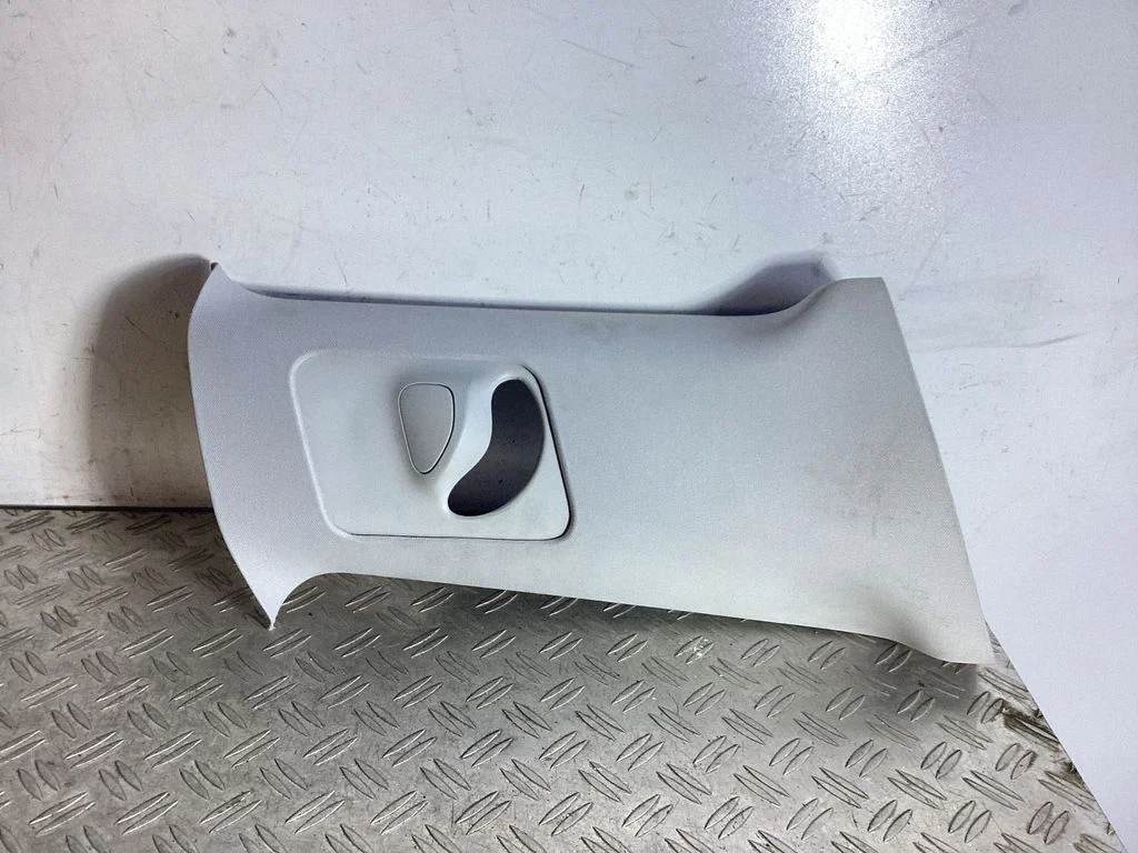 Osłona słupka B (górna) – Tesla Model Y (2020-)