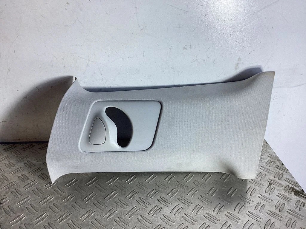 Osłona słupka B (górna) – Tesla Model Y (2020-)