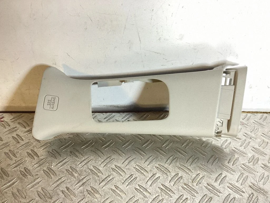 (B) pillar trim (top) 769144EA0A