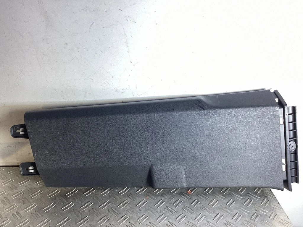 (B) pillar trim (bottom) – Volkswagen Tiguan Allspace (2017-)