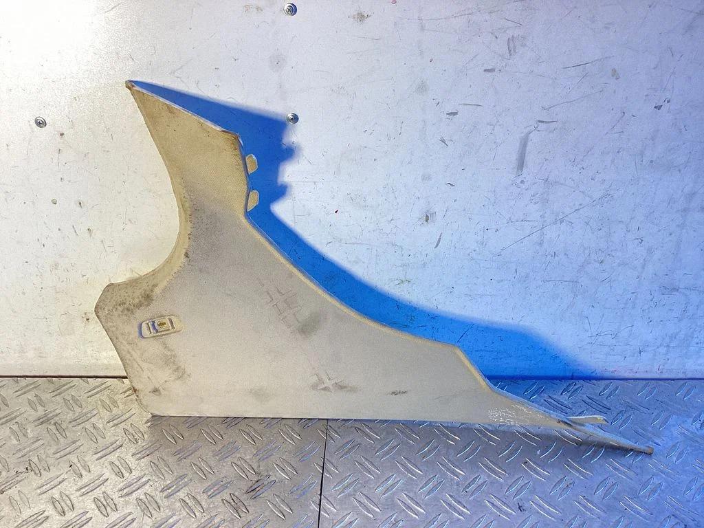 (C) pillar trim 9116357