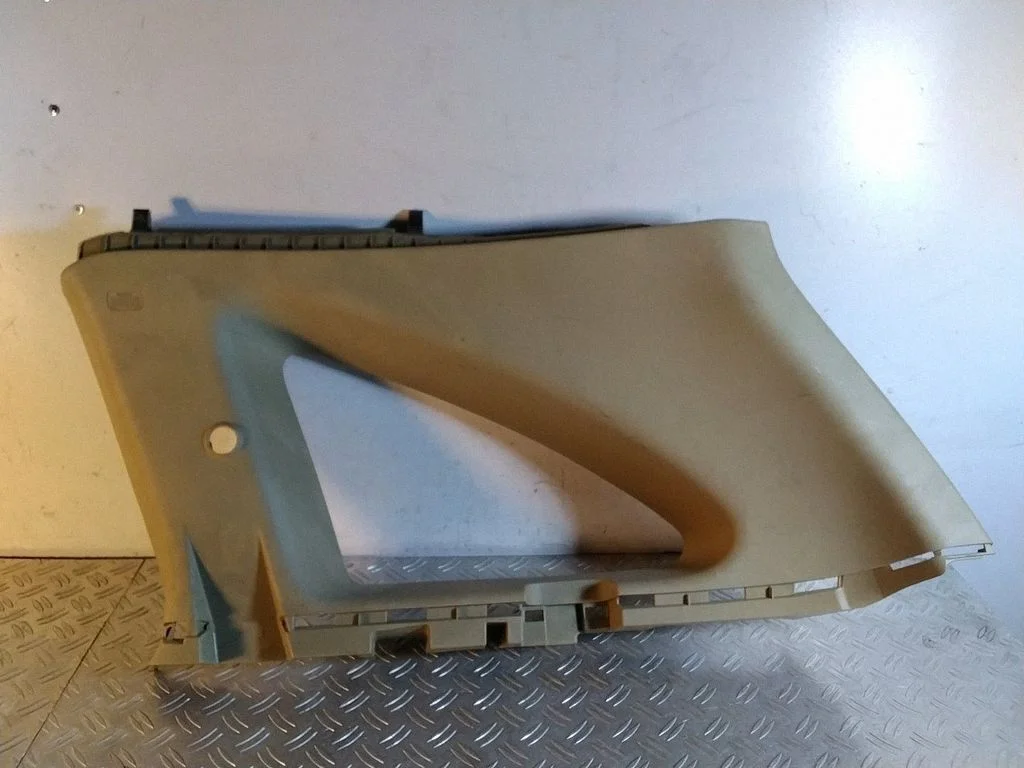 (C) piilari kate – Honda CR-V (2007-2012)