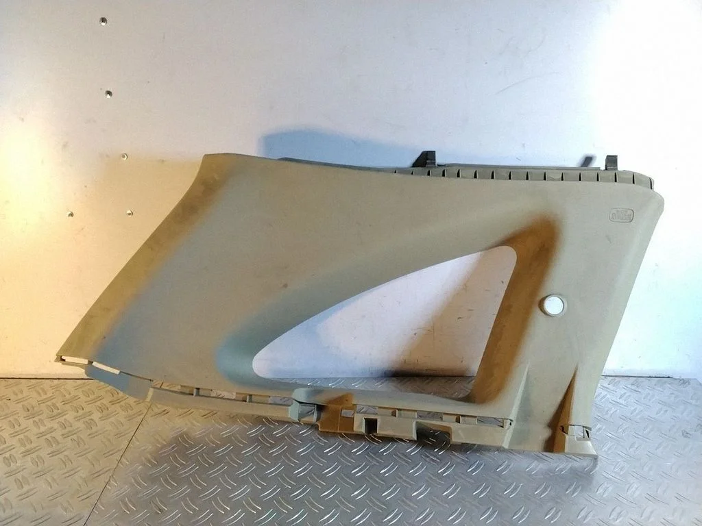 (C) piilari kate – Honda CR-V (2007-2012)
