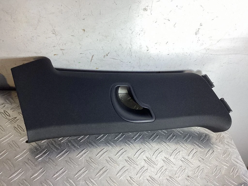 (C) piilari kate – Porsche Cayenne (92A) (2010-2017)