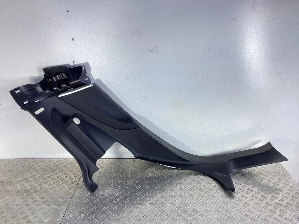 (C) piilari kate – Tesla Model S (2012-)