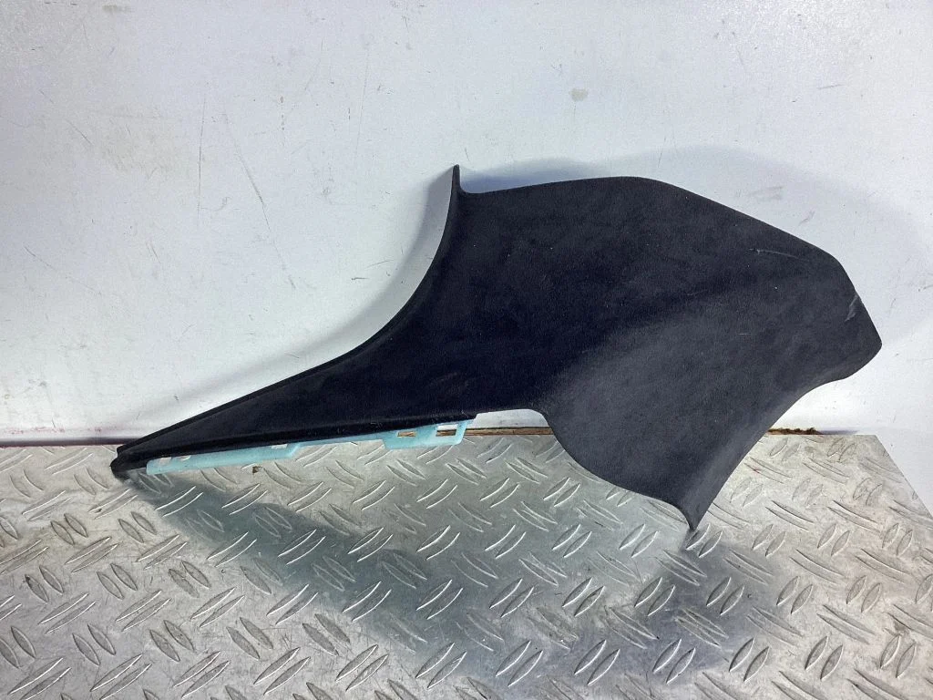 (C) piilari kate – Tesla Model S (2012-)