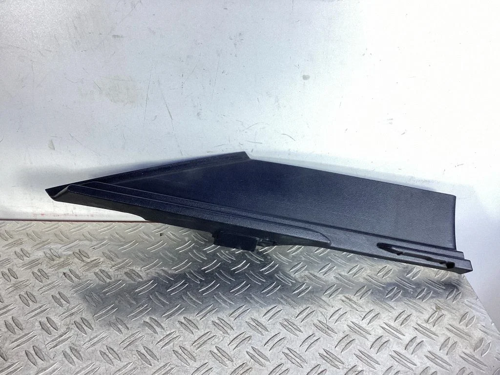 (C) piilari kate – Tesla Model S (2012-)