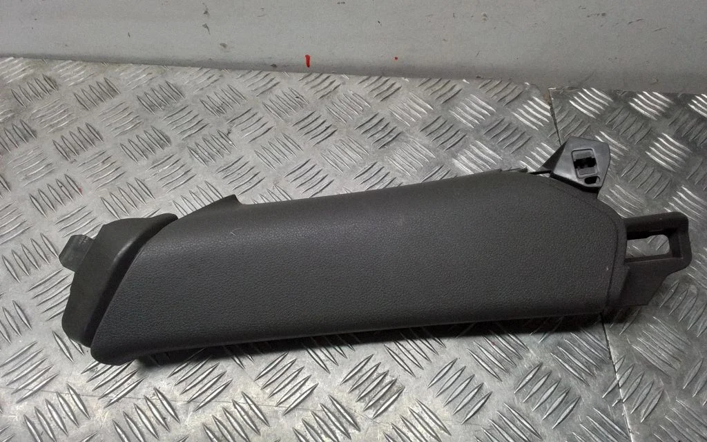 (C) piilari kate – Porsche Macan (95B) (2014-2018)