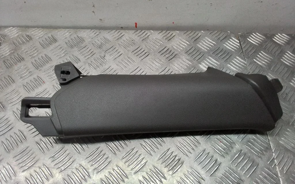 (C) piilari kate – Porsche Macan (95B) (2014-2018)
