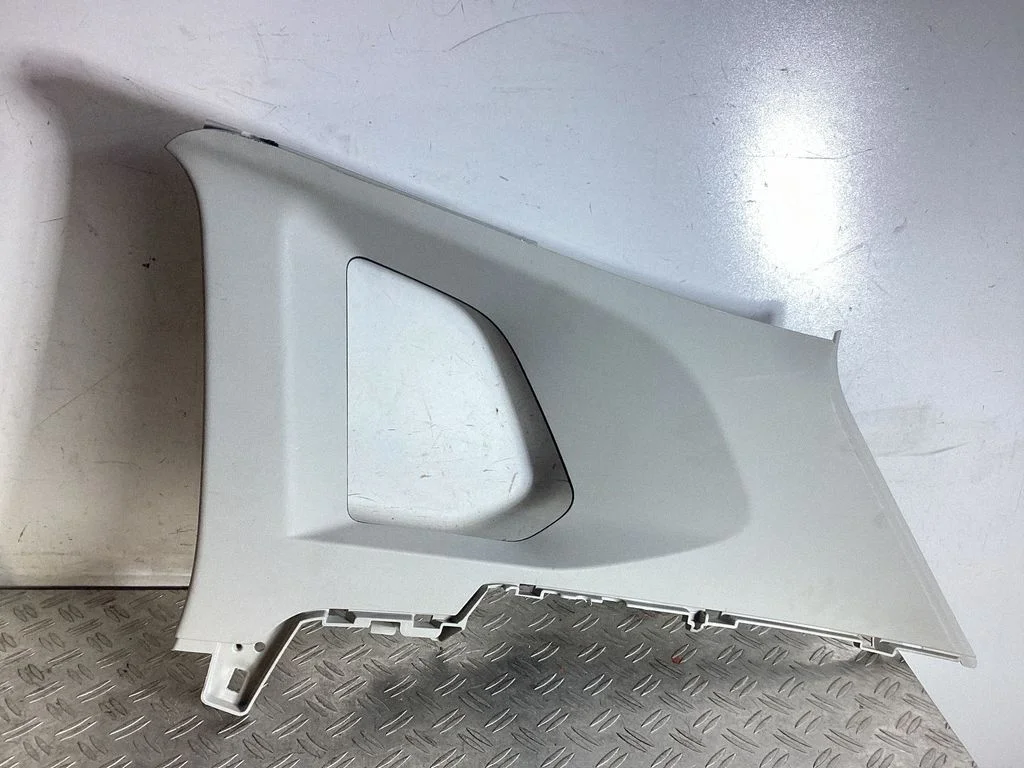 (C) piilari kate – Volkswagen Tiguan Allspace (2017-)