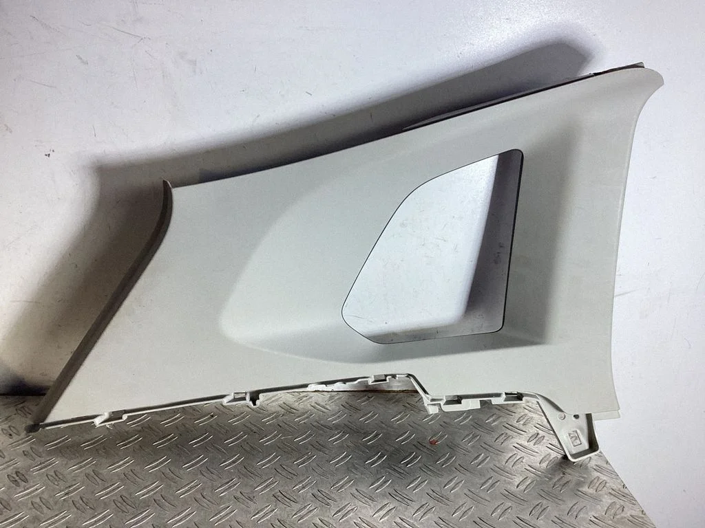 (C) piilari kate – Volkswagen Tiguan Allspace (2017-)