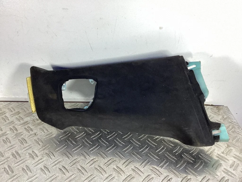 (B) pillar trim (top) 102161302A