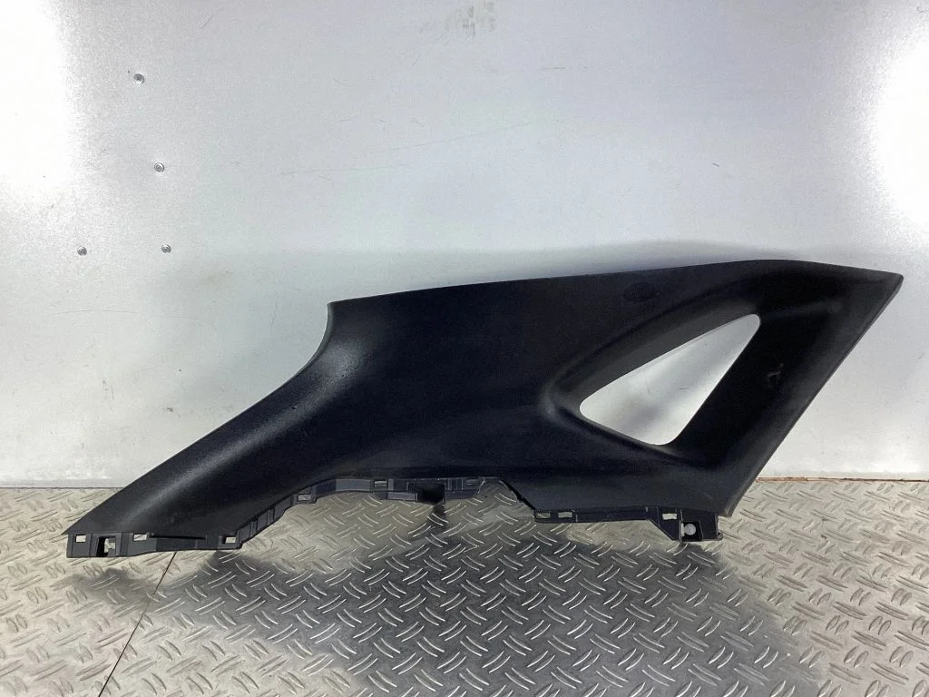 Osłona słupka D (górna) – Lexus NX (2014-2021)