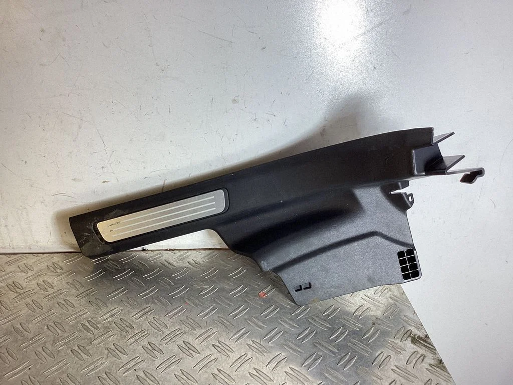 Side skirt rear trim – Volvo S90, V90 (2016-)
