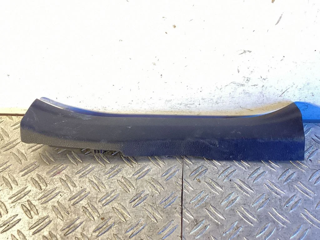 Rear sill trim cover 6791878010