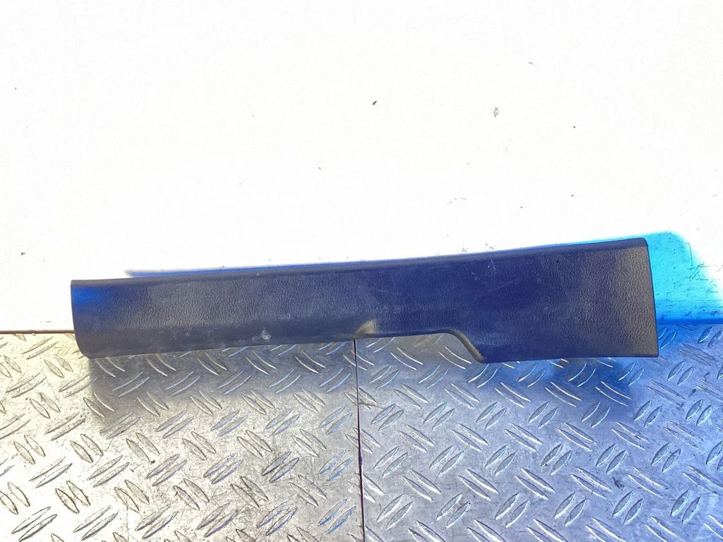 Rear sill trim cover – Lexus IS III XE30 (2013-2020)