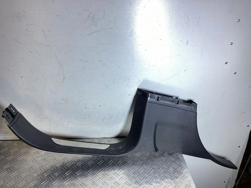 Listwa progowa tylna (wewnętrzna) – Porsche Cayenne (92A) (2010-2017)