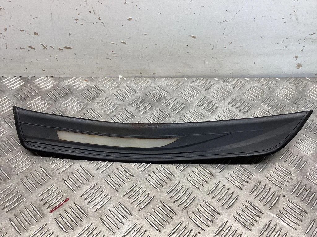 Rear sill trim cover 51477203603