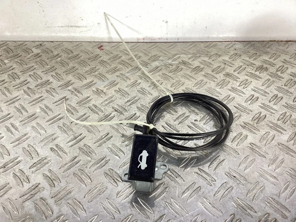 Engine bonnet (hood) release handle – Honda Accord (2008-2016)