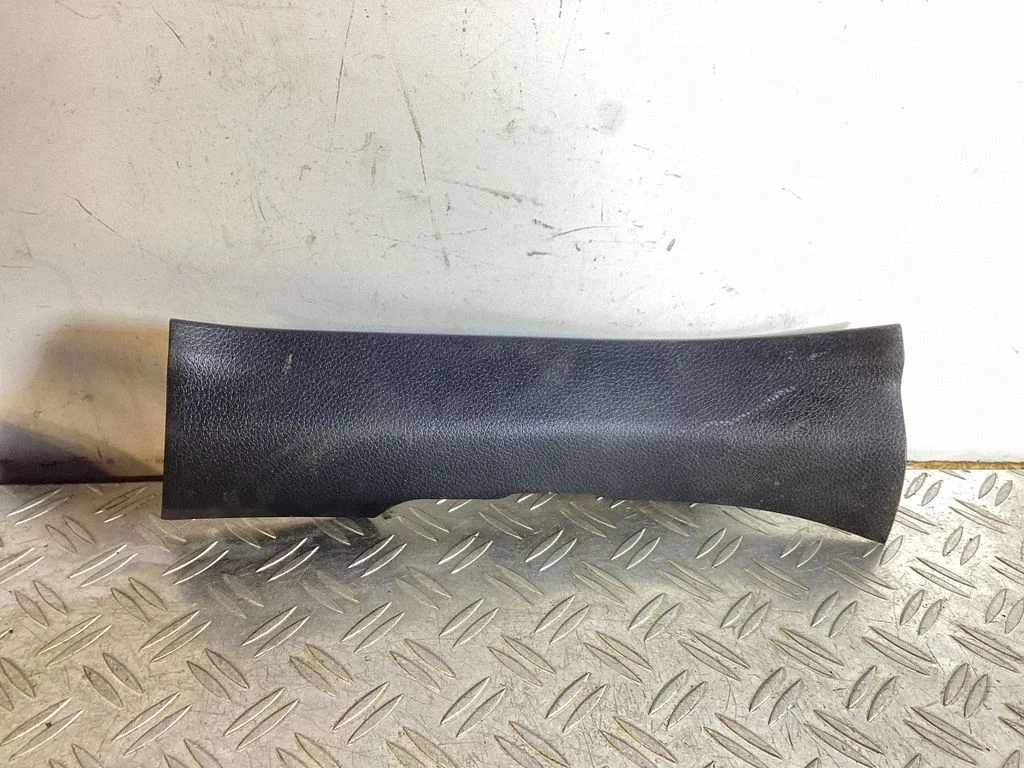 Rear sill trim cover 769B64EA0A