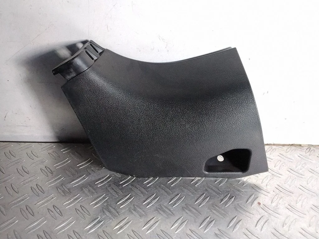 Foot area side trim – Lexus RX 450H (2016-)