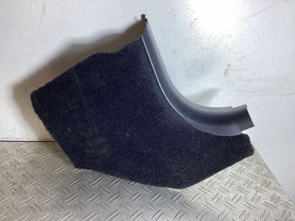Foot area side trim