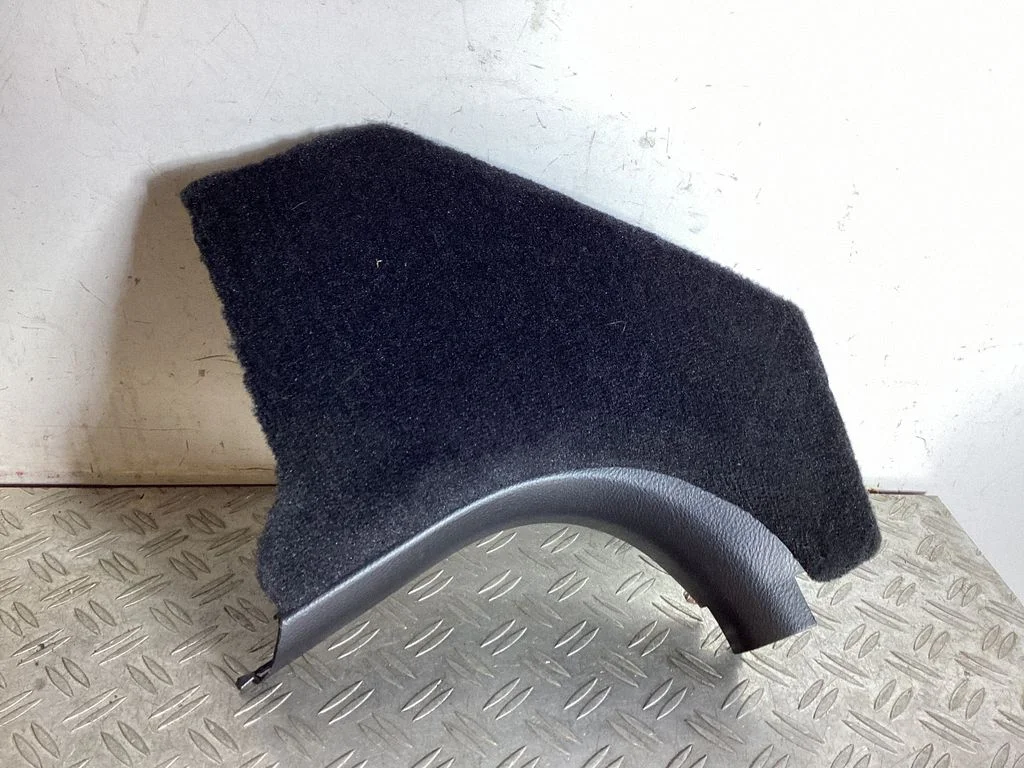 Foot area side trim