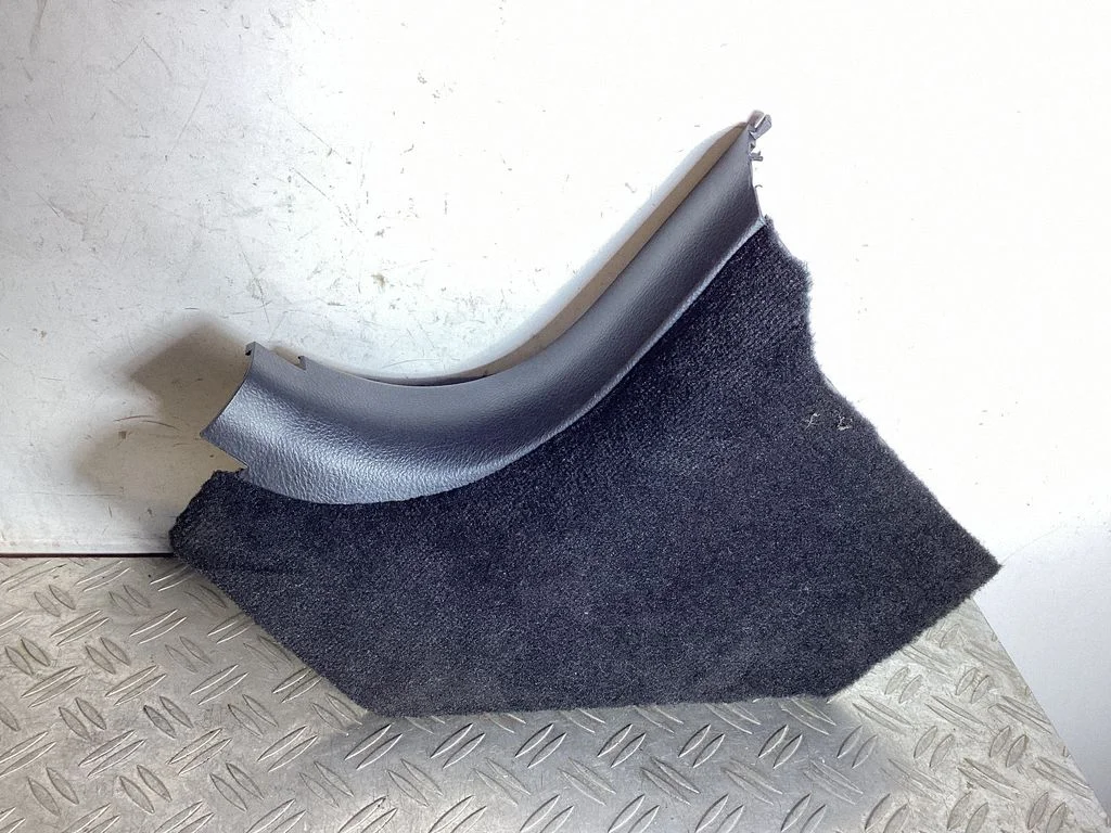 Foot area side trim