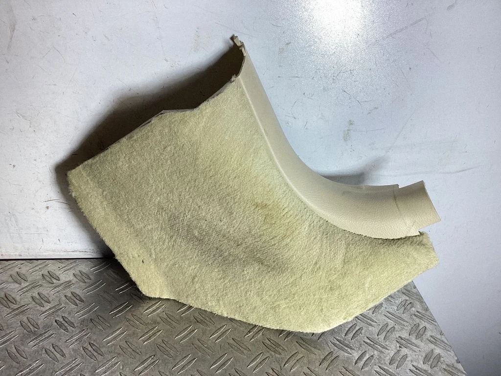 Foot area side trim