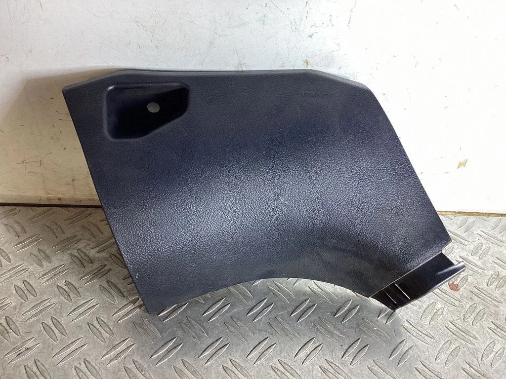 Foot area side trim – Lexus RX 450H (2016-)