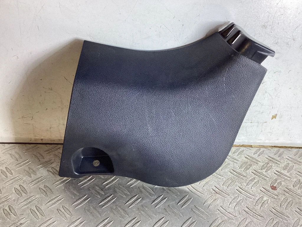 Foot area side trim – Lexus RX 450H (2016-)