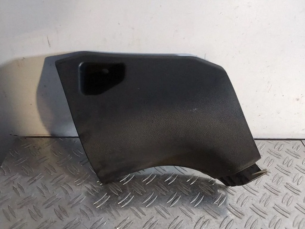 Foot area side trim – Lexus RX 450H (2016-)