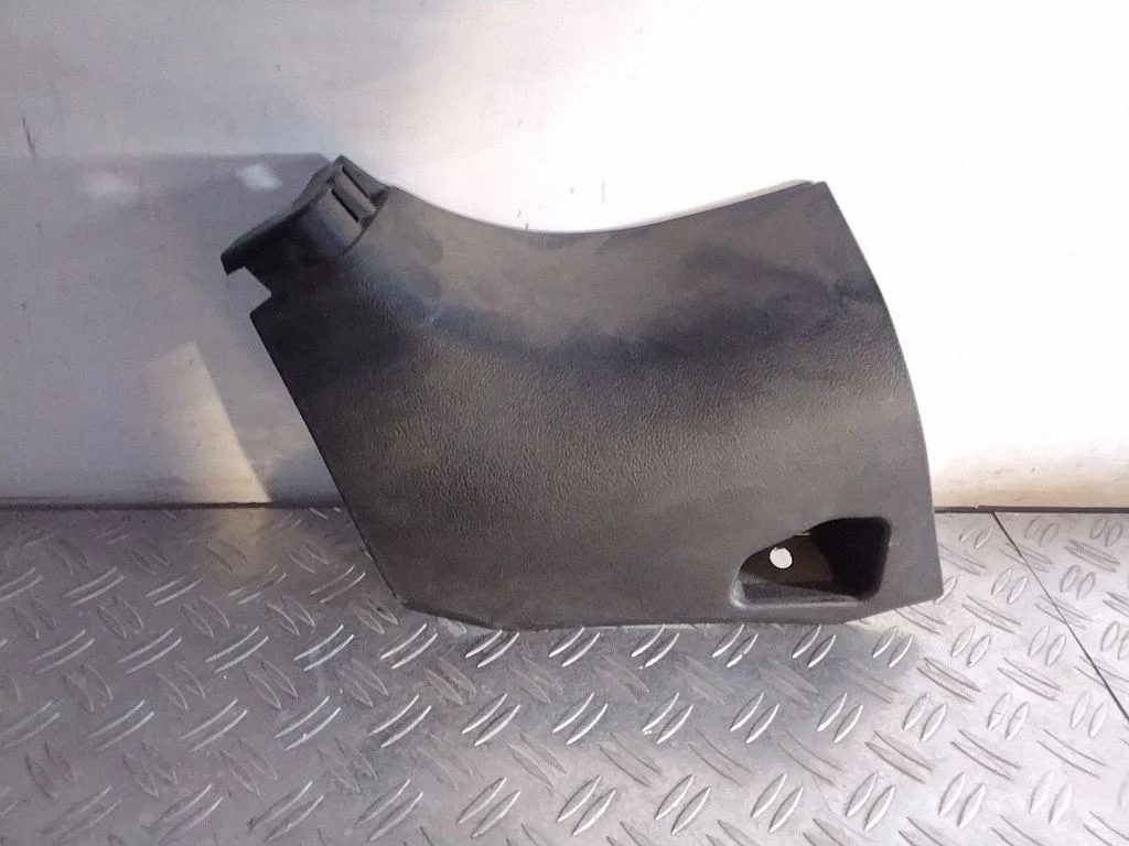 Foot area side trim – Lexus RX 450H (2016-)