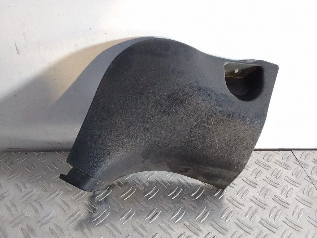 Foot area side trim – Lexus RX 450H (2016-)