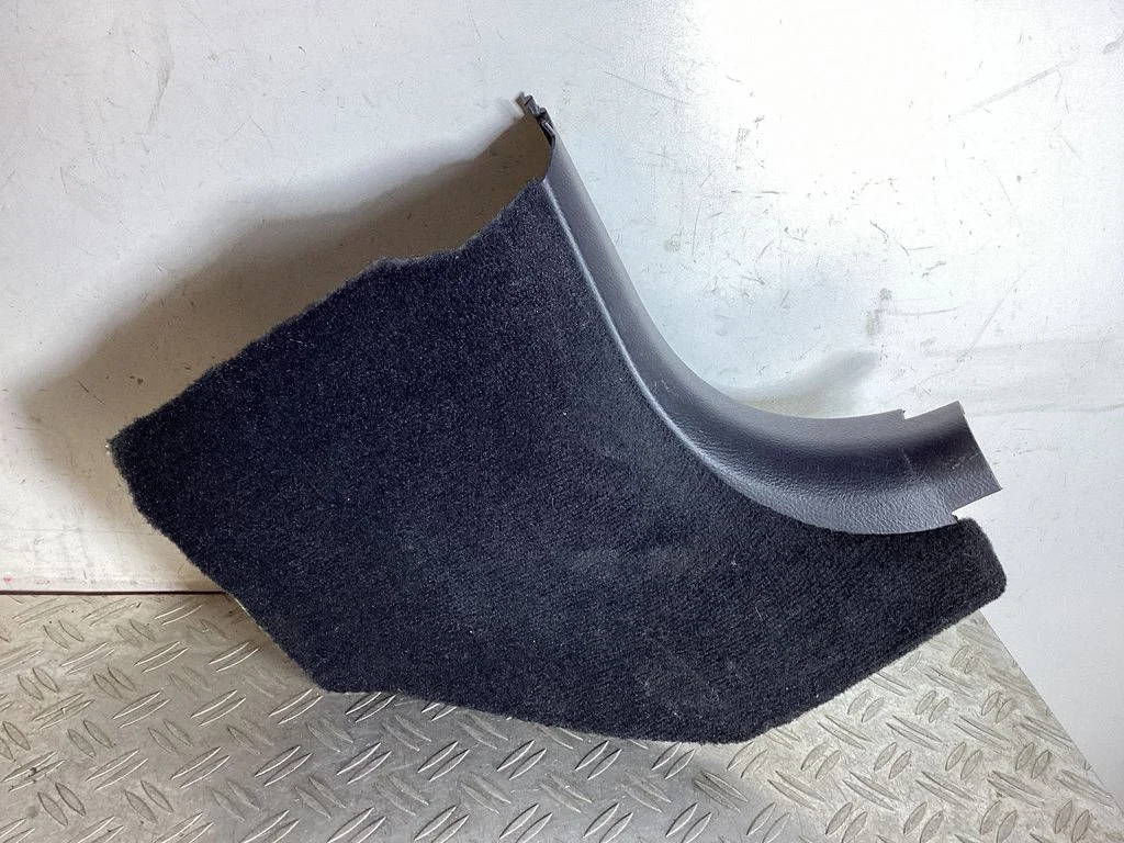 Foot area side trim