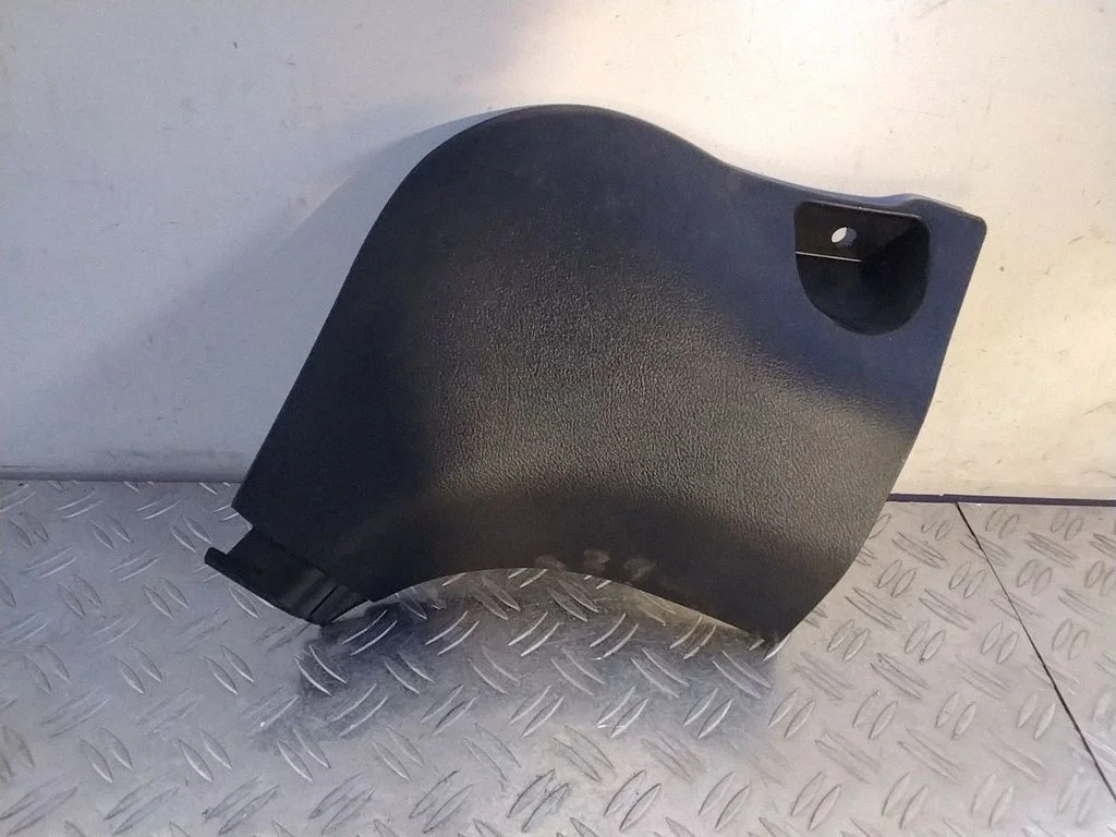 Foot area side trim – Lexus RX 450H (2016-)