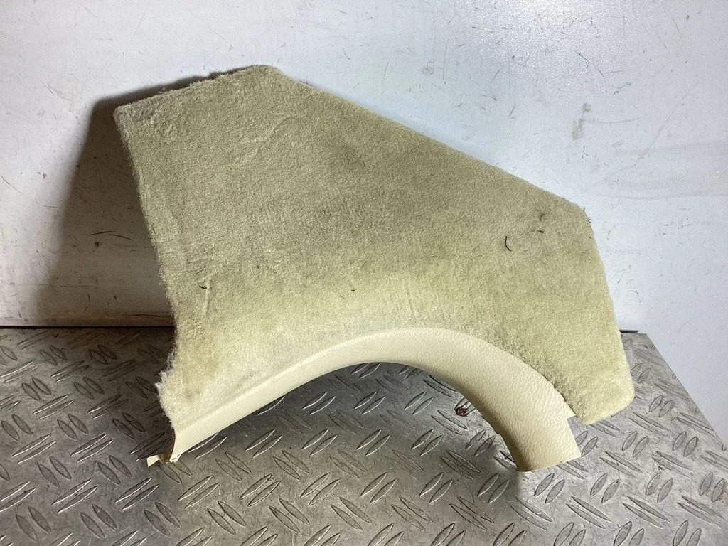 Foot area side trim