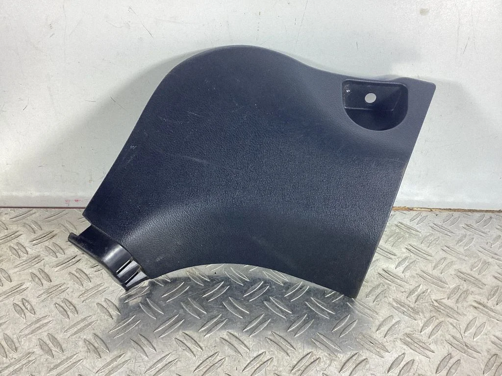 Foot area side trim – Lexus RX 450H (2016-)