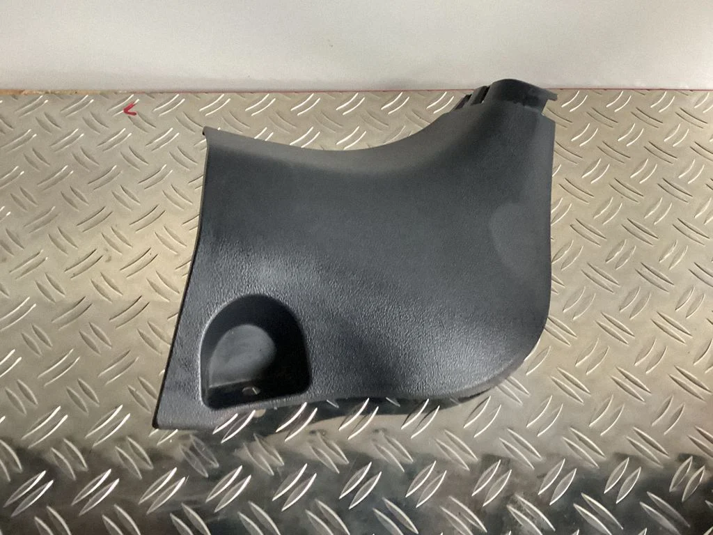 Foot area side trim – Lexus RX 450H (2016-)