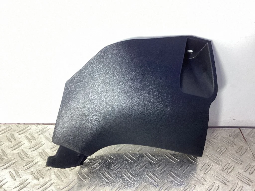 Foot area side trim