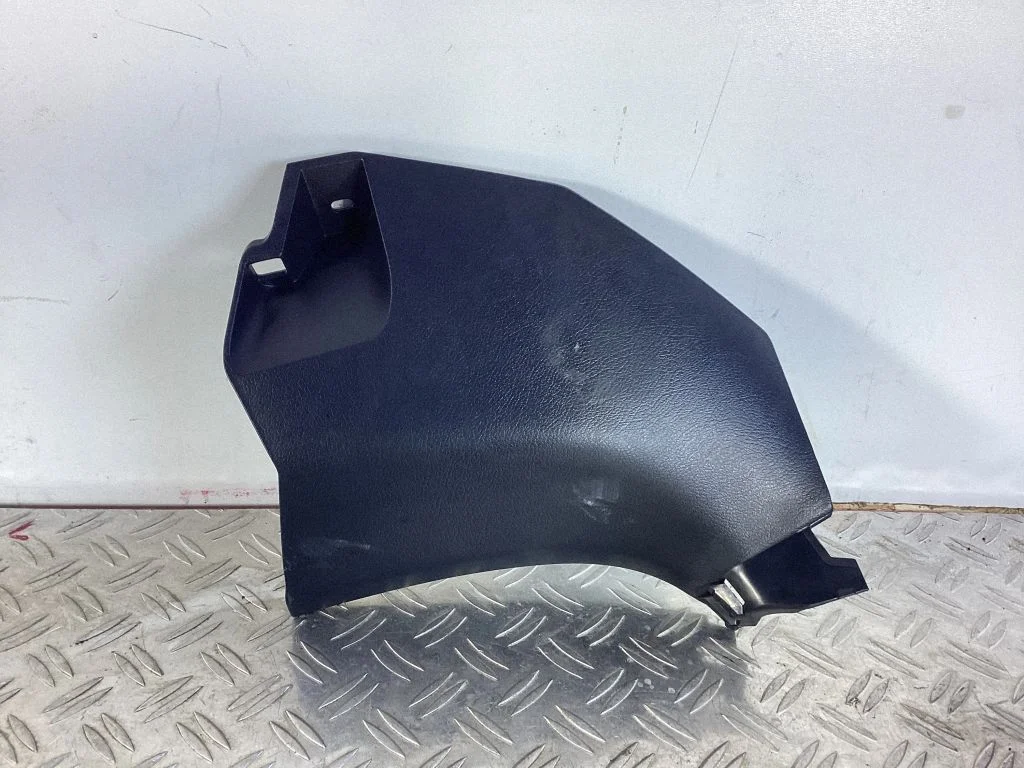 Foot area side trim