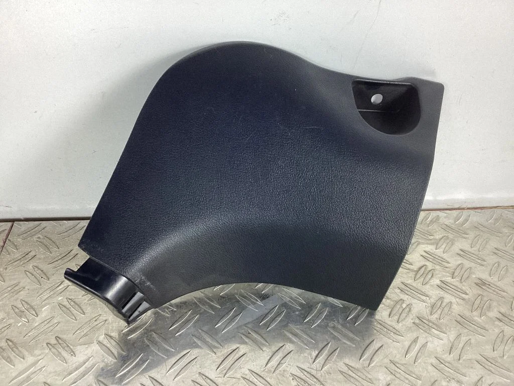 Foot area side trim – Lexus RX 450H (2016-)