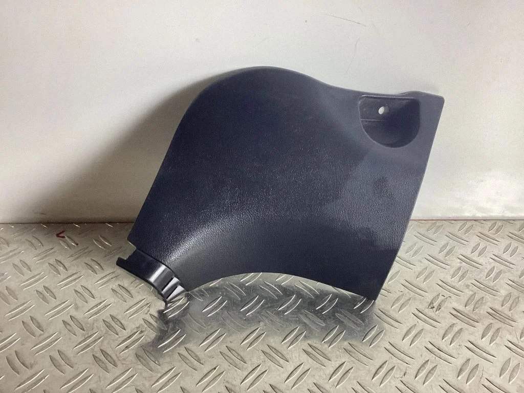 Foot area side trim – Lexus RX 450H (2016-)