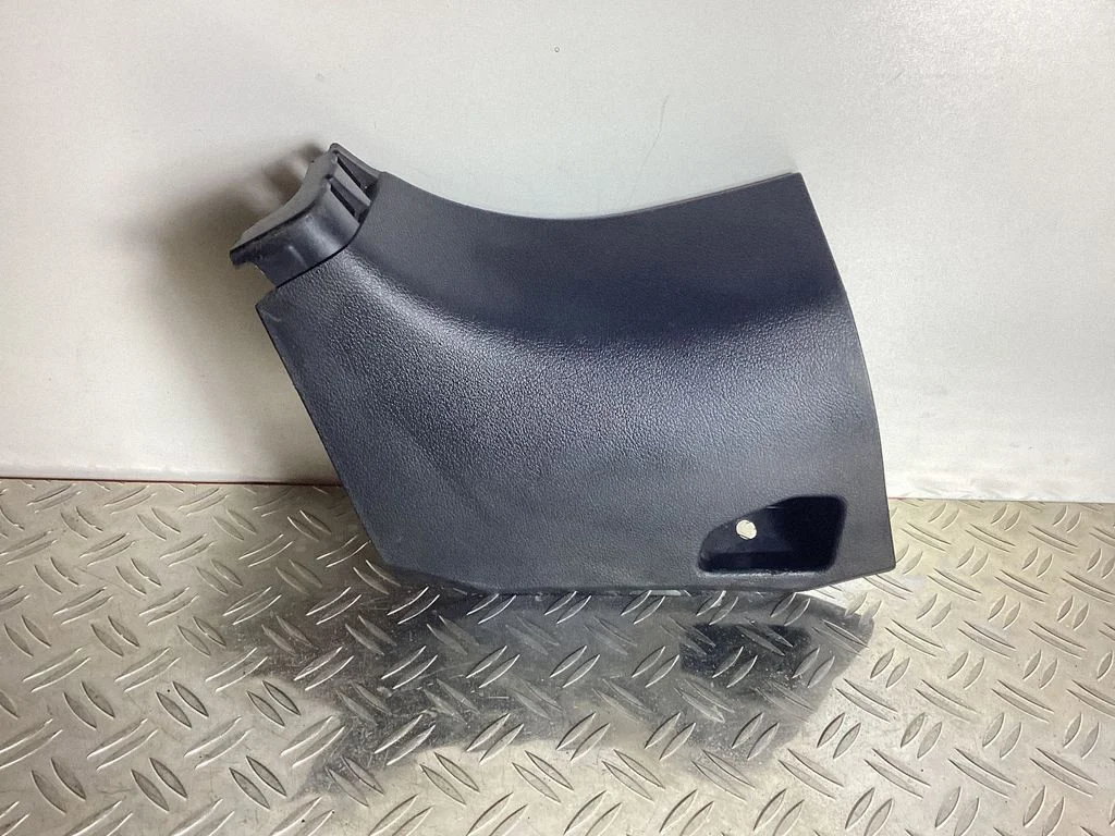 Foot area side trim – Lexus GS 250 350 300H 450H (2013-)
