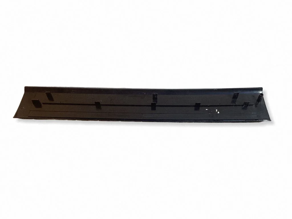 Front sill trim cover 1646803335